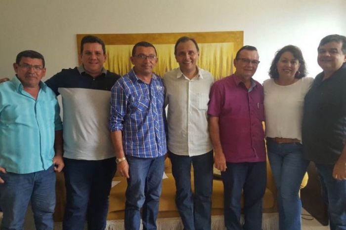 Manoel Ludgério recebe apoio à reeleição de lideranças políticas do Cariri