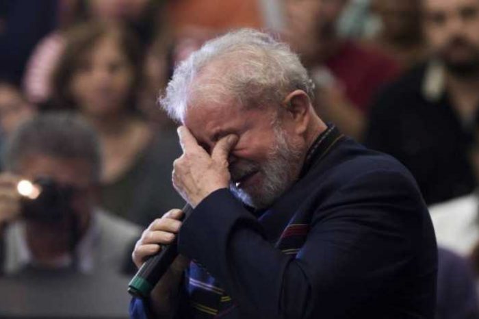 Lula volta pra prisão em Curitiba, após velório e cremação do neto