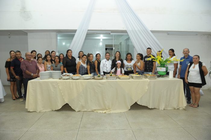 Prefeitura Municipal de Monteiro entrega certificados do Curso de Gastronomia