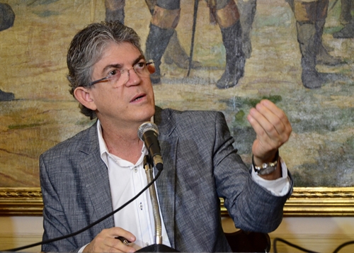 Ricardo Coutinho anuncia permanência no Governo do Estado