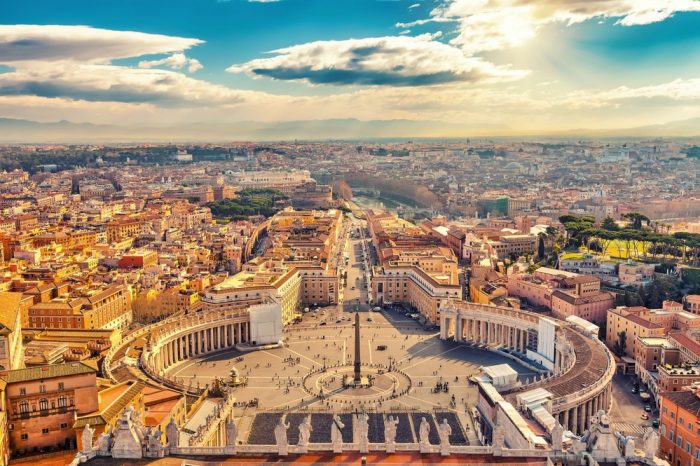 Vaticano detém sacerdote acusado de possuir pornografia infantil
