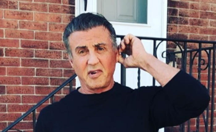 Sylvester Stallone visita casa antiga de Rocky Balboa