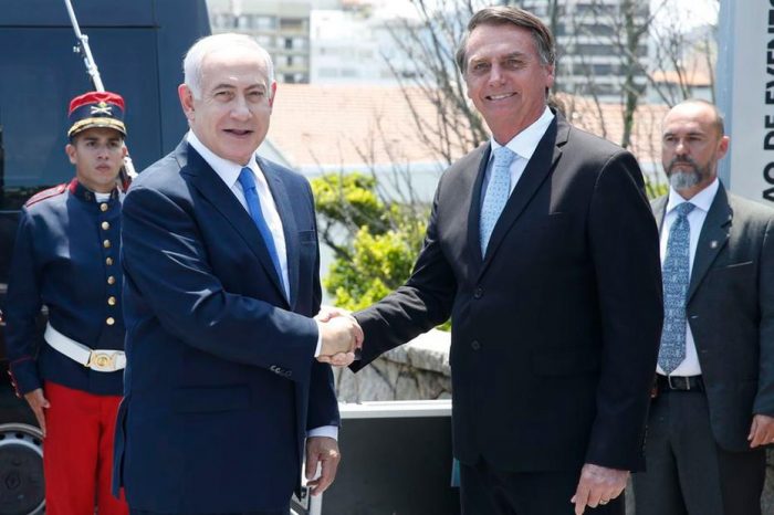 Bolsonaro chega a Israel e defende parcerias em segurança e defesa