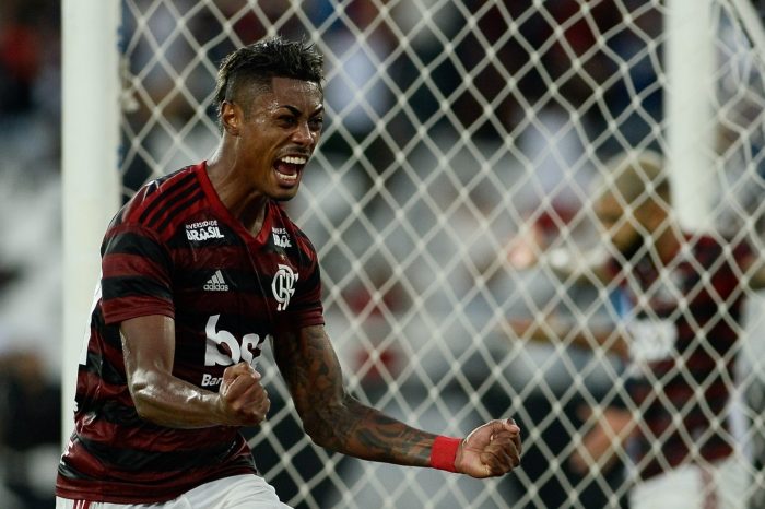 Flamengo supera Vasco e sai na frente na final do Carioca