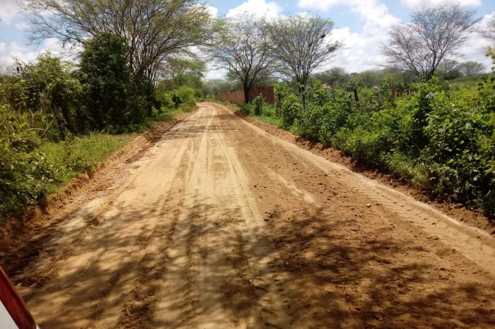 Prefeitura de Monteiro realiza manutenção de estradas na zona rural