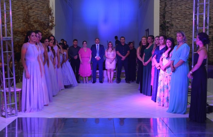 Prefeitura de Sumé realiza mais uma vez o sonho de jovens debutantes