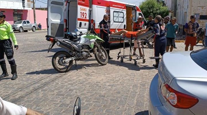 Carro bate em motocicleta em Monteiro, mãe e filha 04 meses ficam feridas